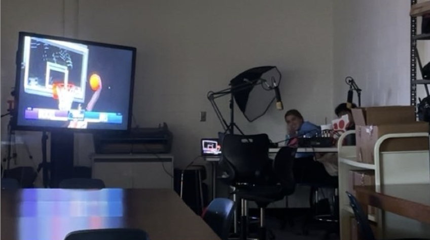 I Cant Keep My Eyes Off the Games: Students Watch March Madness During Class